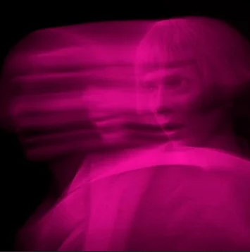 metacritic's tweet photo. TOMORA - COME CLOSER [74] dropped Friday: https://t.co/z56cjkDmmR
"A debut worth dancing about: exceptional, beautiful and shit tonnes of fun." - NME https://t.co/2N2dcMiFC7