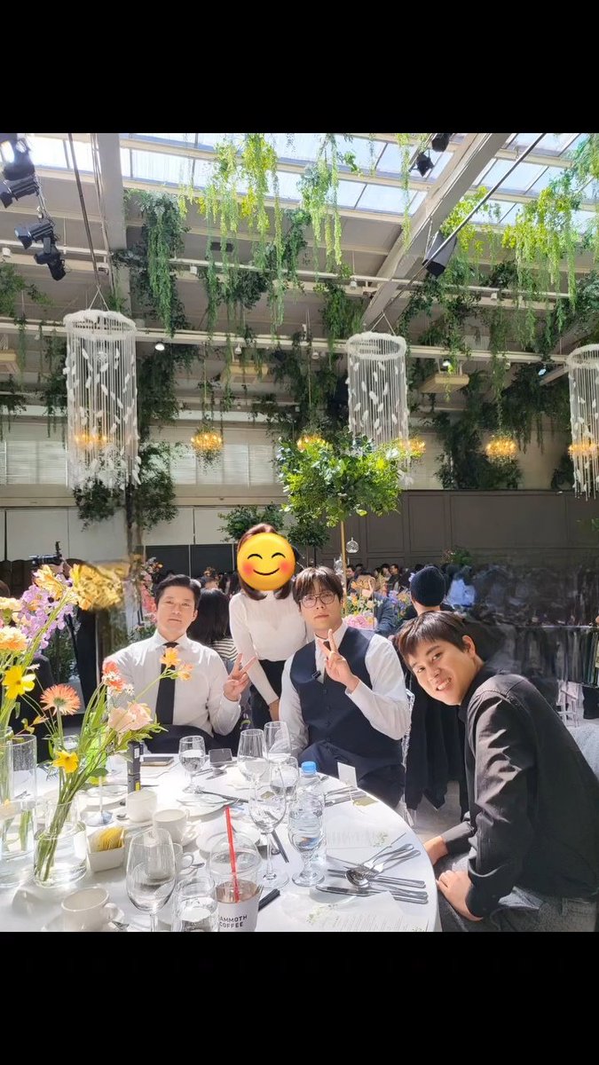 LEEMUJIN_GLOBAL's tweet photo. [📸]

Another update from the wedding guests with #LEEMUJIN 

#이무진 https://t.co/KRABYv9u7S
