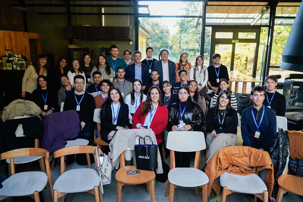 RÍO NEGRO EN MARCHA: INNOVACIÓN CON INVERSIÓN REAL

Hoy, en el Instituto Balseiro, junto al Secretario General del <a href="/CFI_Argentina/">CFI</a>, <a href="/ignalam/">Ignacio Lamothe</a>, presentamos dos herramientas concretas: el Fondo de Innovación del CFI y el programa Desafíos Rionegrinos.

$400 millones para algo claro: