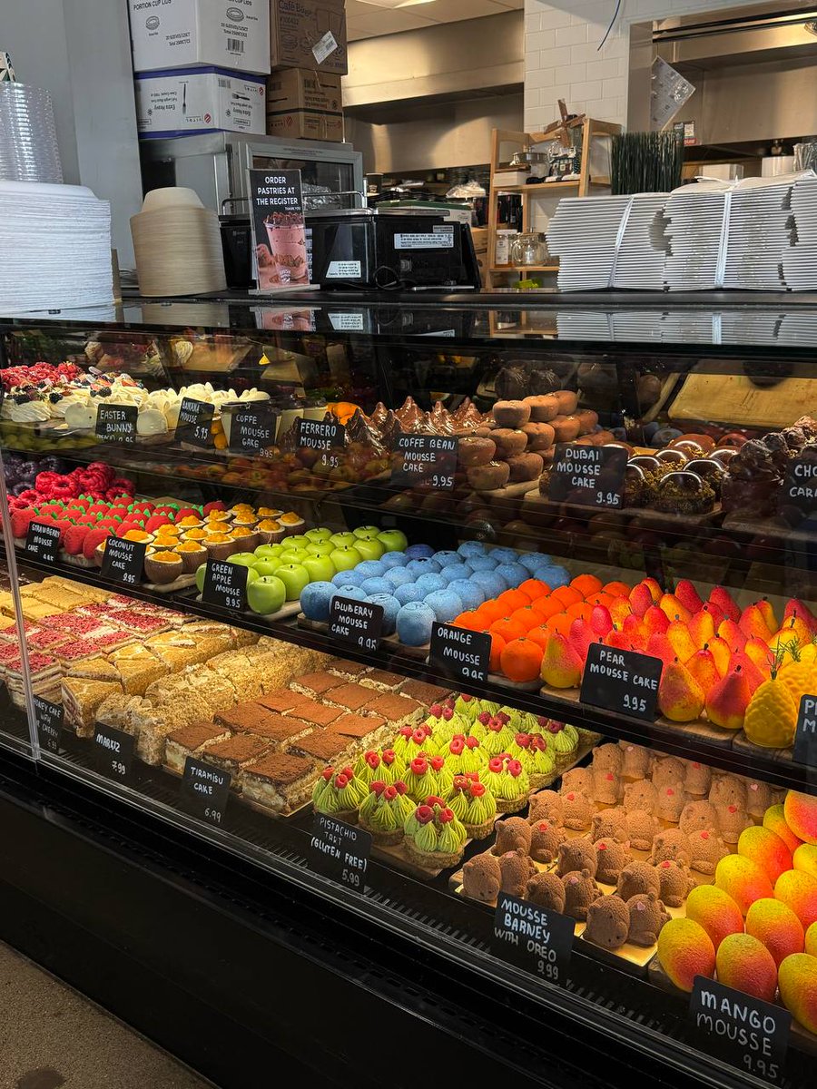 Mary091435's tweet image. After a busy day, be sure to buy some of your favorite fruits, vegetables, or ingredients so you can feel refreshed and happy when you get home.#Shopping