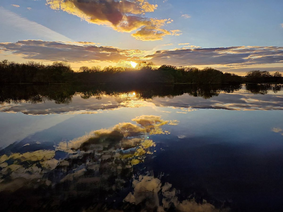 ThisIsIreland3's tweet image. Perfect reflections, in beautiful Carrick On Shannon 🏞️💚

📍County Leitrim, Ireland ☘️ 

📸 John Shanley 

#Leitrim #Ireland #CarrickonShannon #Reflections