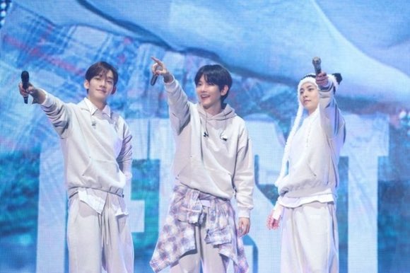 Kaori210626's tweet image. 昨日の朝
思わず弱音を書き

書いたものの
…これはポスト…どうしよう

って思ってた時！

🦖からの🫧

「心配しないでほしい✌️」

この「✌️」の意味と想いを共に

優しい言葉を綴ってくれた

私の今の思いを察するかの様に

もうタイミング良すぎて😭

うん✌️乗り切ろう🫡
笑顔✨笑顔で✌️
#CHEN #CBX