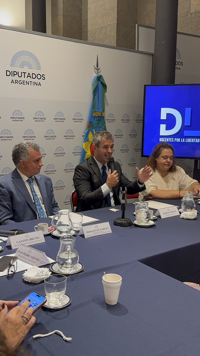 efdap_'s tweet photo. En el día de hoy, en el Salón Blanco del Honorable Congreso de la Nación Argentina, se llevó a cabo un debate en torno a Educación Especial y Libertad Educativa con el objetivo de analizar y repensar el sistema educativo actual, especialmente en la Provincia de Buenos Aires. https://t.co/Z6cQMSbNQj