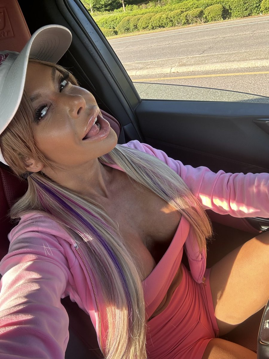 Sara St Clair is SFW tweet media