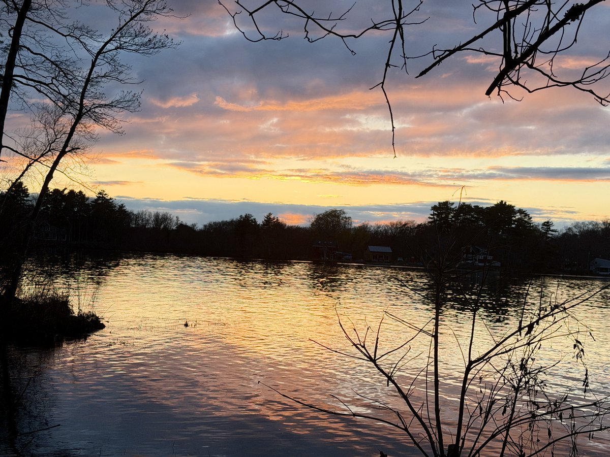 sjforman138's tweet image. Nite nite from Chebacco Lake in Hamilton. #boston