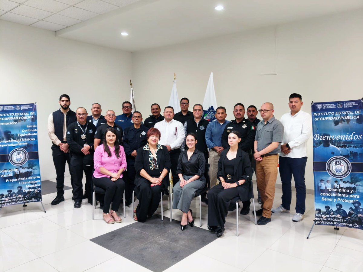 SESNSP's tweet photo. Con el objetivo de fortalecer la carrera policial, se llevó a cabo la 1.ª Sesión Ordinaria 2026 del Consejo Académico de la Región Noroeste. 🤝🇲🇽

En conjunto con los representantes de #BajaCalifornia, #BajaCaliforniaSur, #Sonora, #Chihuahua y #Sinaloa trabajamos en:
✅ Actualización del Programa Rector de Profesionalización.
✅ Presentación del Modelo Operativo Homologado de Academias e Instancias de Profesionalización en Seguridad Pública.
✅ Calendarización de la acreditación de aspirantes a instructores-evaluadores en competencias básicas de la función policial.

¡Avanzamos en la profesionalización de nuestras policías! 👮✨ 
#Seguridad #ConstruyendoLaPaz