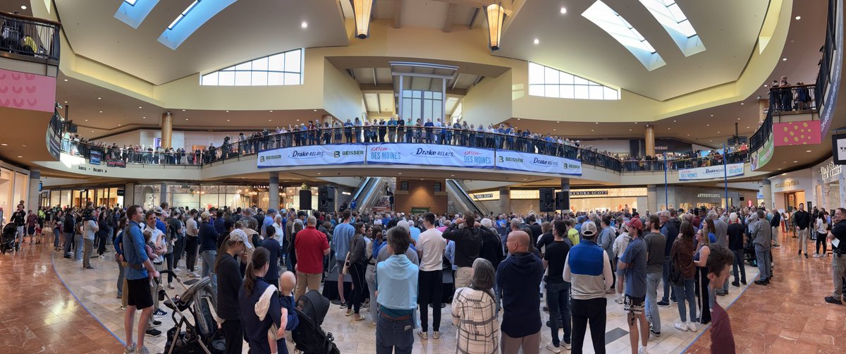 1GregEllis's tweet photo. Always a phenomenal @DrakeRelays Week event!  Some of the best pole vaulters in the world - competing for a great crowd in a shopping mall! https://t.co/A9Ii0HSQSw
