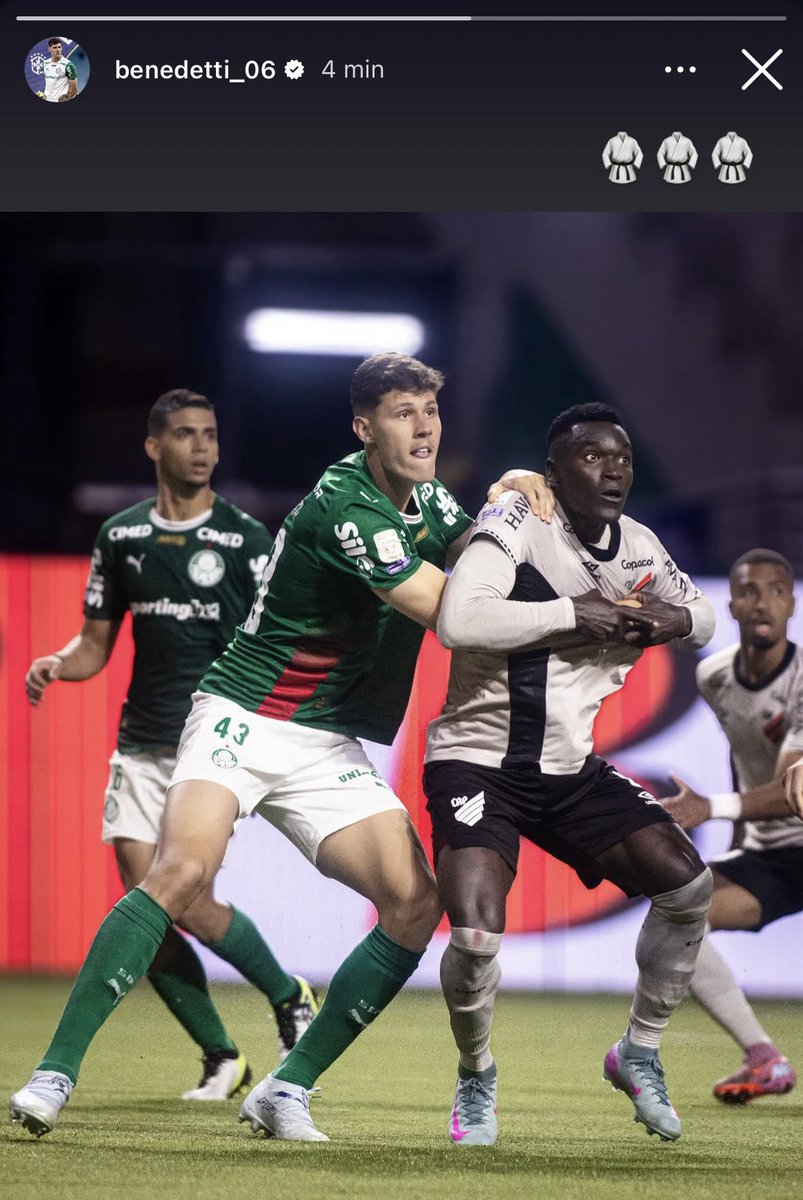 ACupolilo's tweet image. Assisti o 1° tempo do jogo entre #palmeiras x #cap. E depois passei para o jogo entre #flamengo x #bahia. Que diferença, meu Deus. Esse time do Abel é puro sistema. Zero futebol.