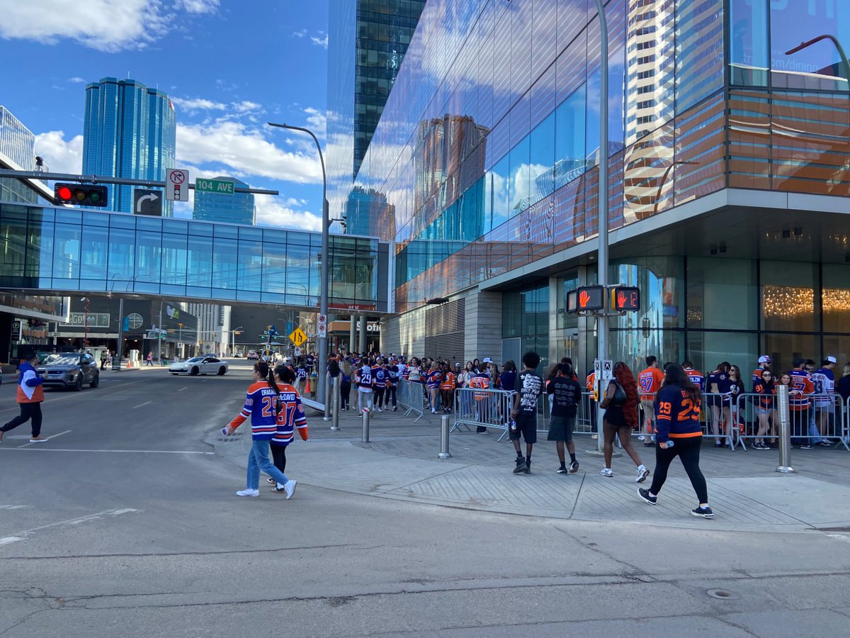 SarahRyanYEG's tweet image. So how long is the line to get into the @IceDistrict Plaza? THIS LONG. Already. #Oilers fans do not play. #yeg