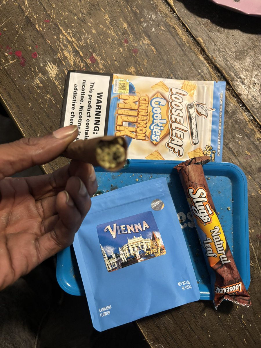 Baggzforever's tweet photo. Happy 4/20 ๐ to me!
@cookiesglobal & @SmokeLooseLeaf
Oh yea, Iโm the 1st Brand Ambassador with the NEW โSLUGSโ๐โผ๏ธ๐ช๐พ
#Happy420 #CookiesEnterprises @berner415 #Looseleaf https://t.co/DsMkOjenFZ