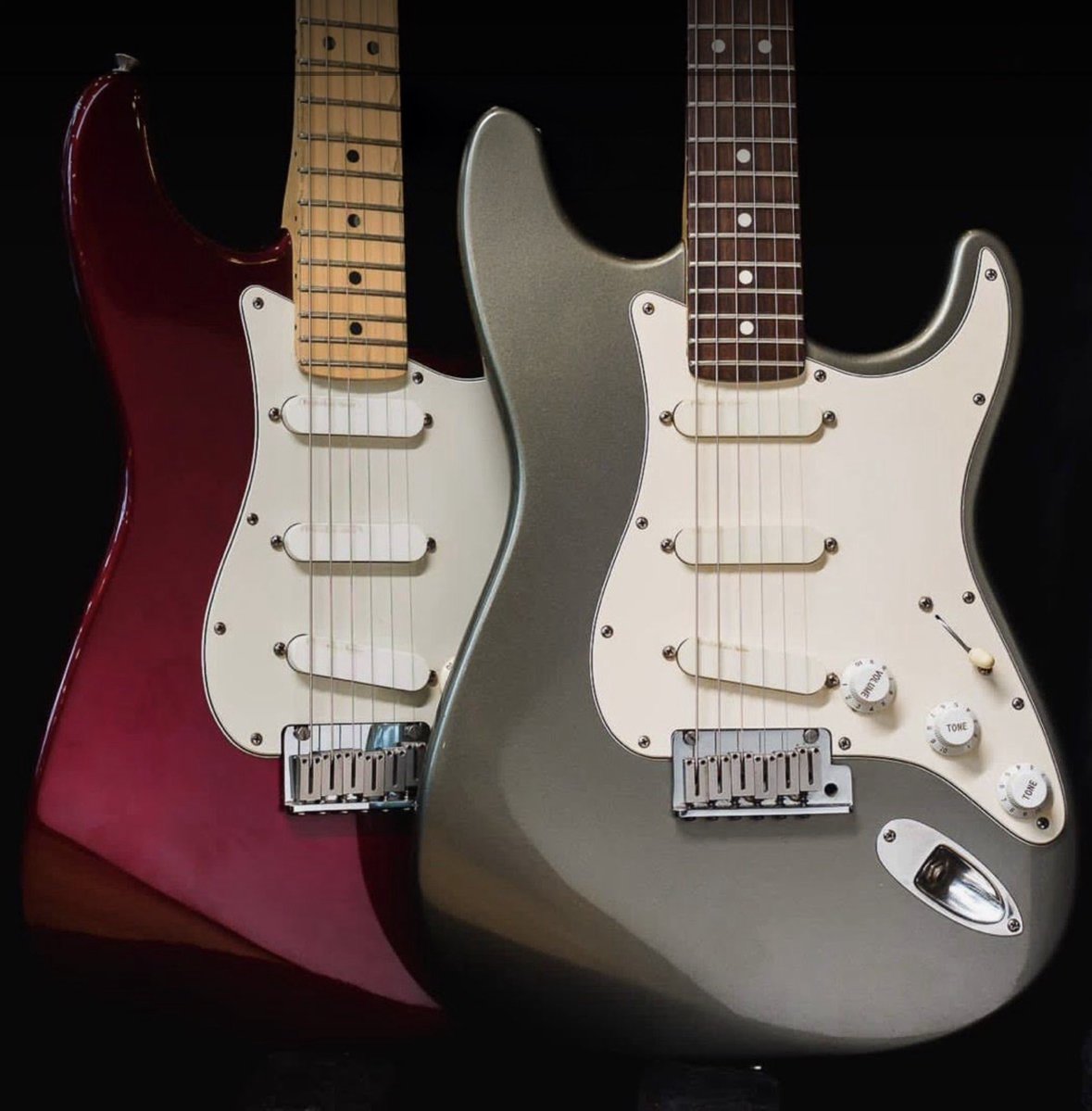 miradasurfs's tweet image. A couple of Strat Plus beauties 
Eye candy for a new week 👊🤘
#guitars