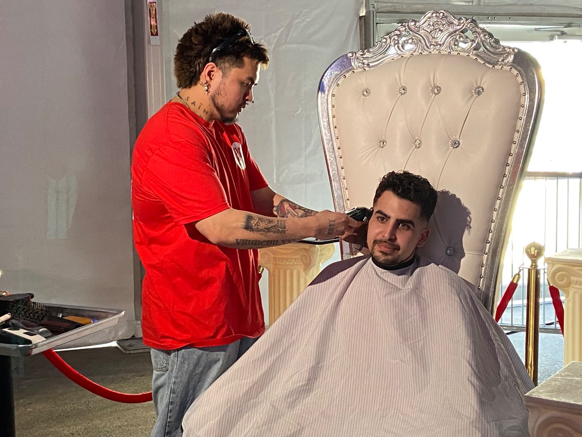 SarahRyanYEG's tweet image. Inside the Fan Park tent in @IceDistrict - fans of the #Oilers can also get a free mullet cut while perched on a throne tonight or Wednesday. #yeg They will also get a @bostonpizza gift certificate.