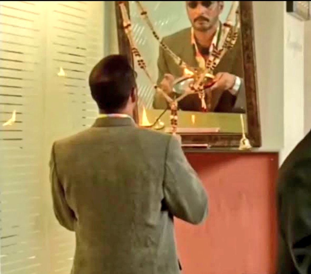 कल दिल्ली हाईकोर्ट में जस्टिस स्वर्णकांता जी ने जस्टिस स्वर्णकांता को बताया कि जस्टिस स्वर्णकांता एक निष्पक्ष जज हैं, इसलिए जस्टिस स्वर्णकांता ने आदेश दिया कि जस्टिस स्वर्णकांता को केस से हटाया नहीं जायेगा। जस्टिस स्वर्णकांता के इस फैसले से जस्टिस स्वर्णकांता को न्याय मिला।