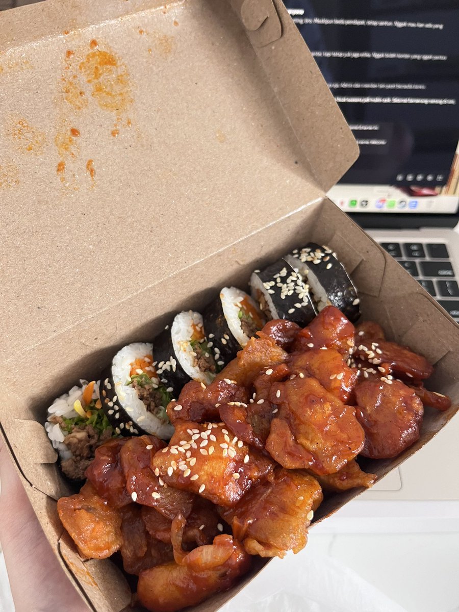 today’s catering is soooo yummy ✨ i’m having a great lunch after exercising 🥢