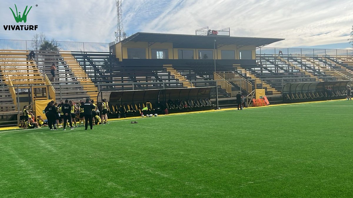 vivaturf's tweet image. A football field is more than a sports surface.
It becomes part of the community around it.

Clean visual impact, clear field layout, and a space built for the game.

 #ArtificialTurf #SportsFacility #FieldProject #Chile #Santiago #CommunitySports #ArtificialGrass #VIVATURF