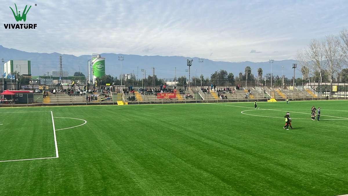 vivaturf's tweet image. A football field is more than a sports surface.
It becomes part of the community around it.

Clean visual impact, clear field layout, and a space built for the game.

 #ArtificialTurf #SportsFacility #FieldProject #Chile #Santiago #CommunitySports #ArtificialGrass #VIVATURF