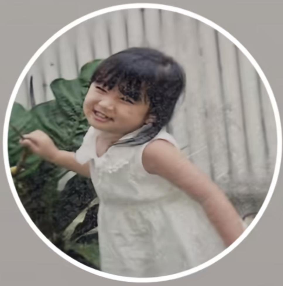 [#Apre21Oshi]
Hai bocil di foto ini, kelak kamu akan menjadi perempuan hebat, sehebat Ibu Kartini. Di mana, banyak orang-orang yang bangga sama pencapaian kamu dan mendapatkan kebahagiaan dari senyuman mu itu.

Teruslah menjadi alasan orang2 untuk tetap semangat, Michelle Levia🫶