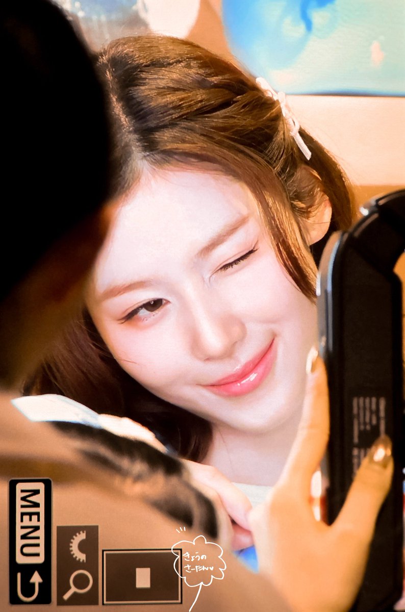 260421 pre.

봄햇살 공주님💜💐

 #트와이스 #TWICE #사나 #SANA #サナ