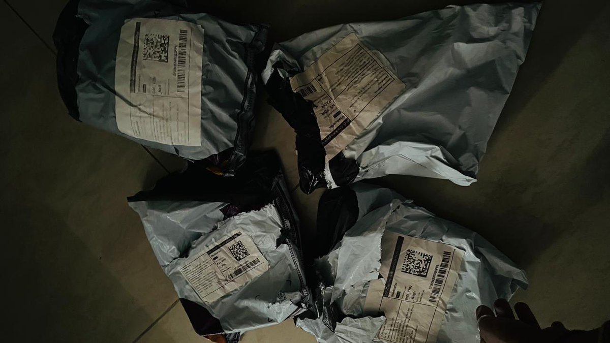 akkiijaiswal's tweet photo. @shadowfax_in This was not my order and I received and paid for this also. https://t.co/rStNgS8nzR
