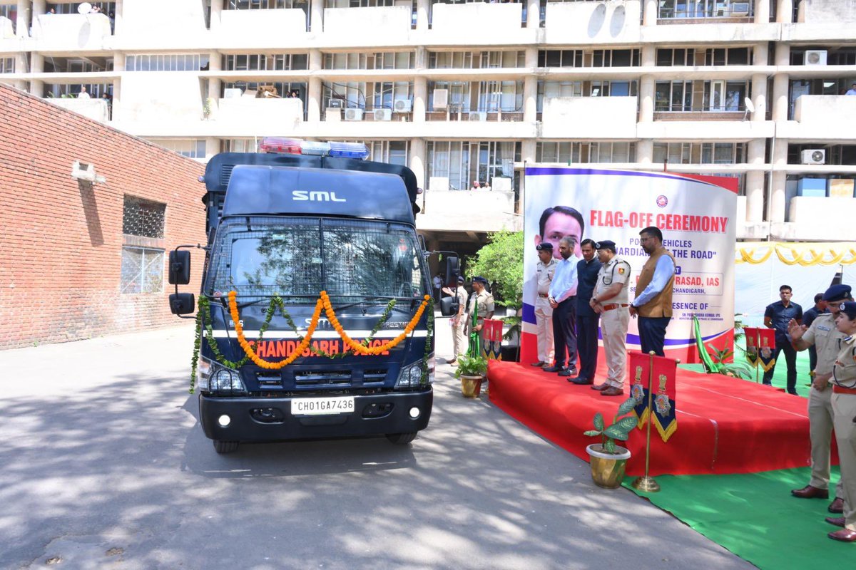 ChdPol's tweet image. Flag-off for a safer tomorrow
Chief Secretary Shri H. Rajesh Prasad launches 55 new Chandigarh Police vehicles, reinforcing rapid response and smarter policing under “Guardians of the Road.”
Committed to your safety, always.

#WeCareForYou #SmartPolicing #Chandigarhpolice