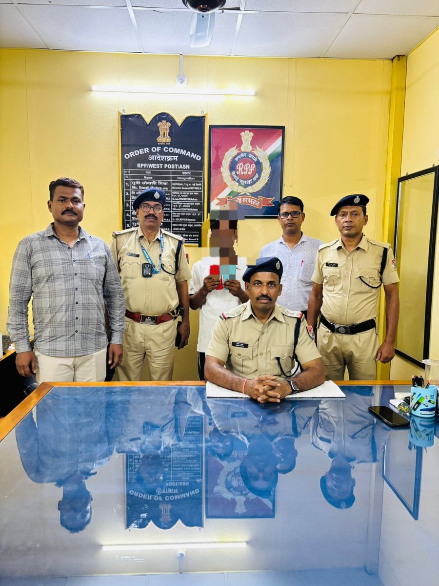 rpferasn's tweet image. On 20.4.2026, #RPF West Post of Asansol Division arrested a person with 02 stolen mobile phones. He was later handed over to the concerned GRPs for further legal action. #Operationyatrisuraksha