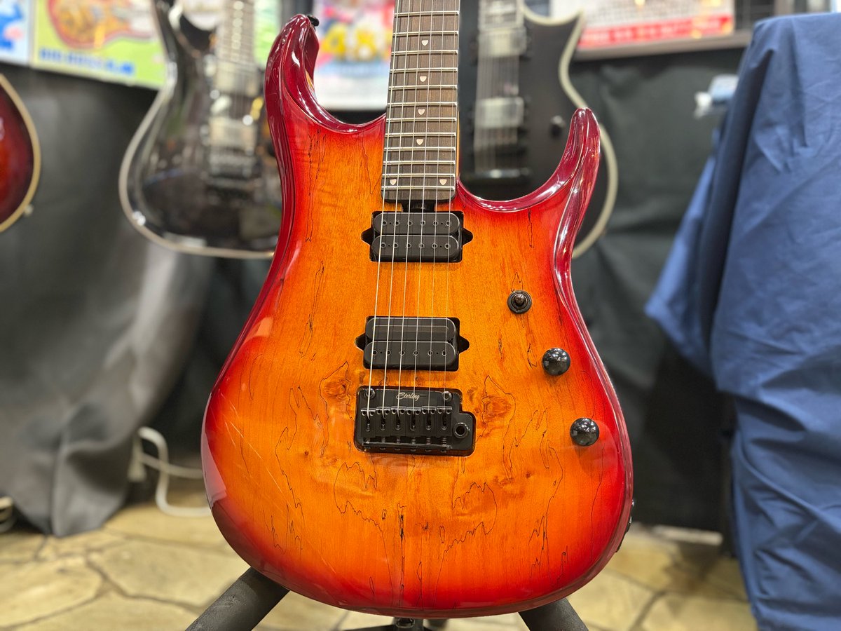 bbsapporock's tweet image. 【#Sterling by MUSICMAN JP150 DIMARZIO】のご紹介です✨

『テクニカルギタリストといえば』のJPシリーズ💥

プレイアビリティはお墨付き😎
早弾きにも対応し、サウンドもバッチリ👌

特徴的な杢目も見ものです👀

試奏も大歓迎です🎸お待ちしてます‼️

#BIGBOSS札幌