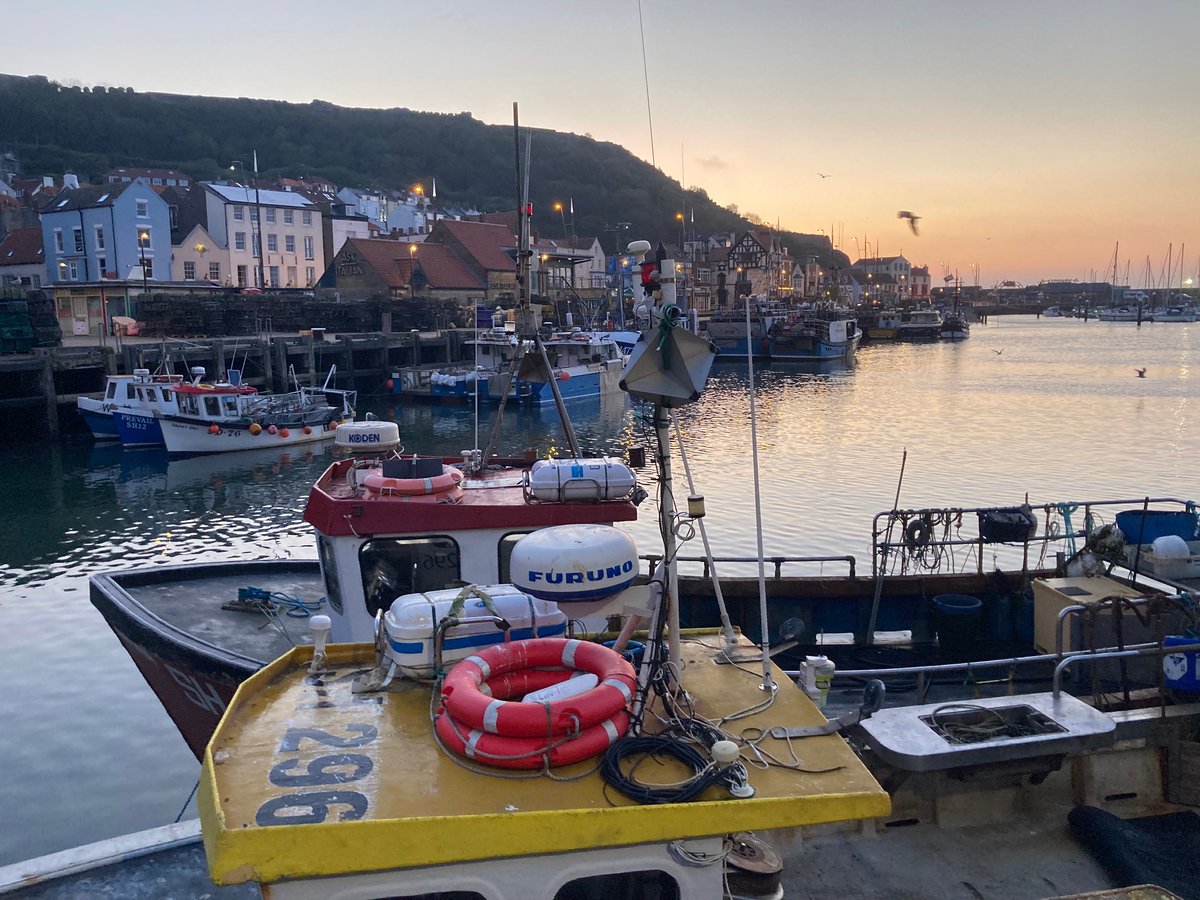 FYoungWriter's tweet image. #Tuesday #Scarborough #sunrise 🌅Up long before the sun today 🍃cold wind, a bit of cloud ☁️ have a good day, everybody 🌅