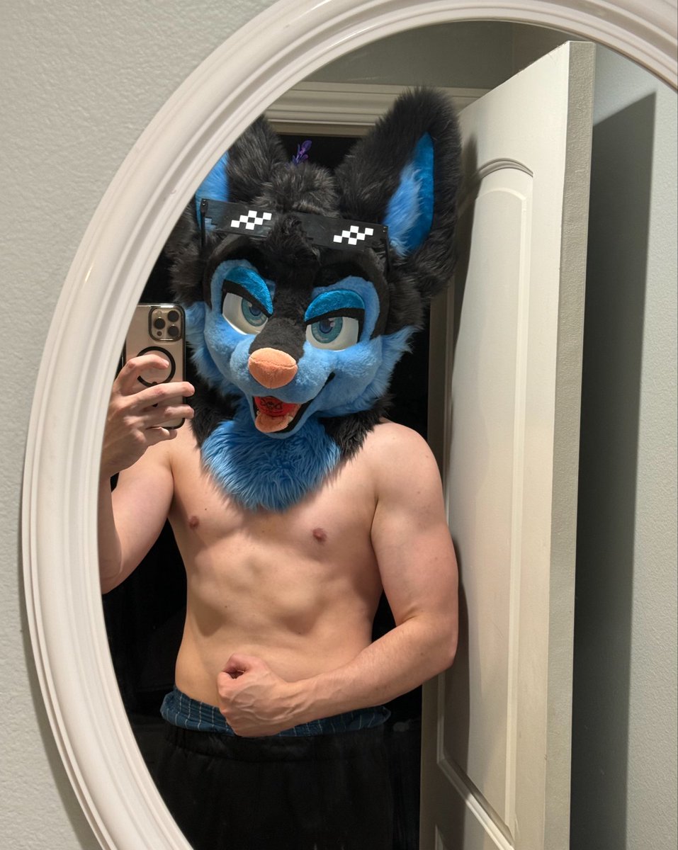 SkyeTheHoosk's tweet image. Finally home from the gym after a long day. Care to join me for a shower? 

#furry #furries #furrycommunity #furryfandom #gymfur #FursuitEveryday #fursuit #fursuiter
