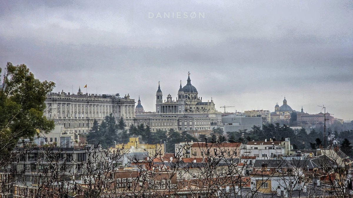 daniieson's tweet photo. #skyline #madridcity #streetphotography https://t.co/7fXiHFMHC5