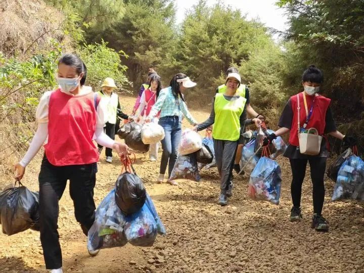 queen of défaillance tweet media