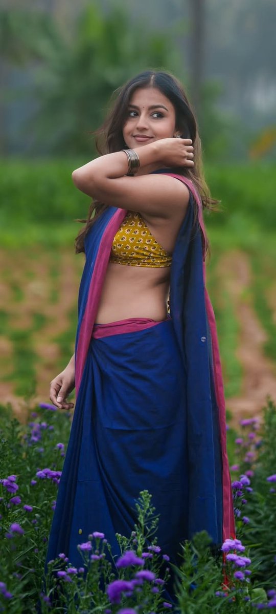 Mallu153022's tweet image. Her curve and navel shows are another level 🥵🥵🥵🥵

Random insta queen 🫦

#Instagram #navel