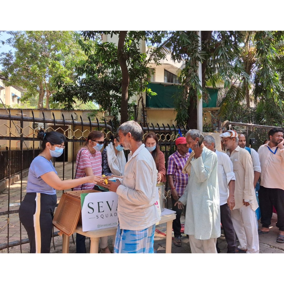 srmfoundation04's tweet image. On 18-04-2026, SRM Foundation &amp;amp; Seva Squad distributed haldi milk, fruits &amp;amp; biscuits to those in need 💛
Small acts. Big impact.
#SRMFoundation #SevaSquad #GiveBack #Kindness #FoodDrive #SocialImpact #HumanityFirst