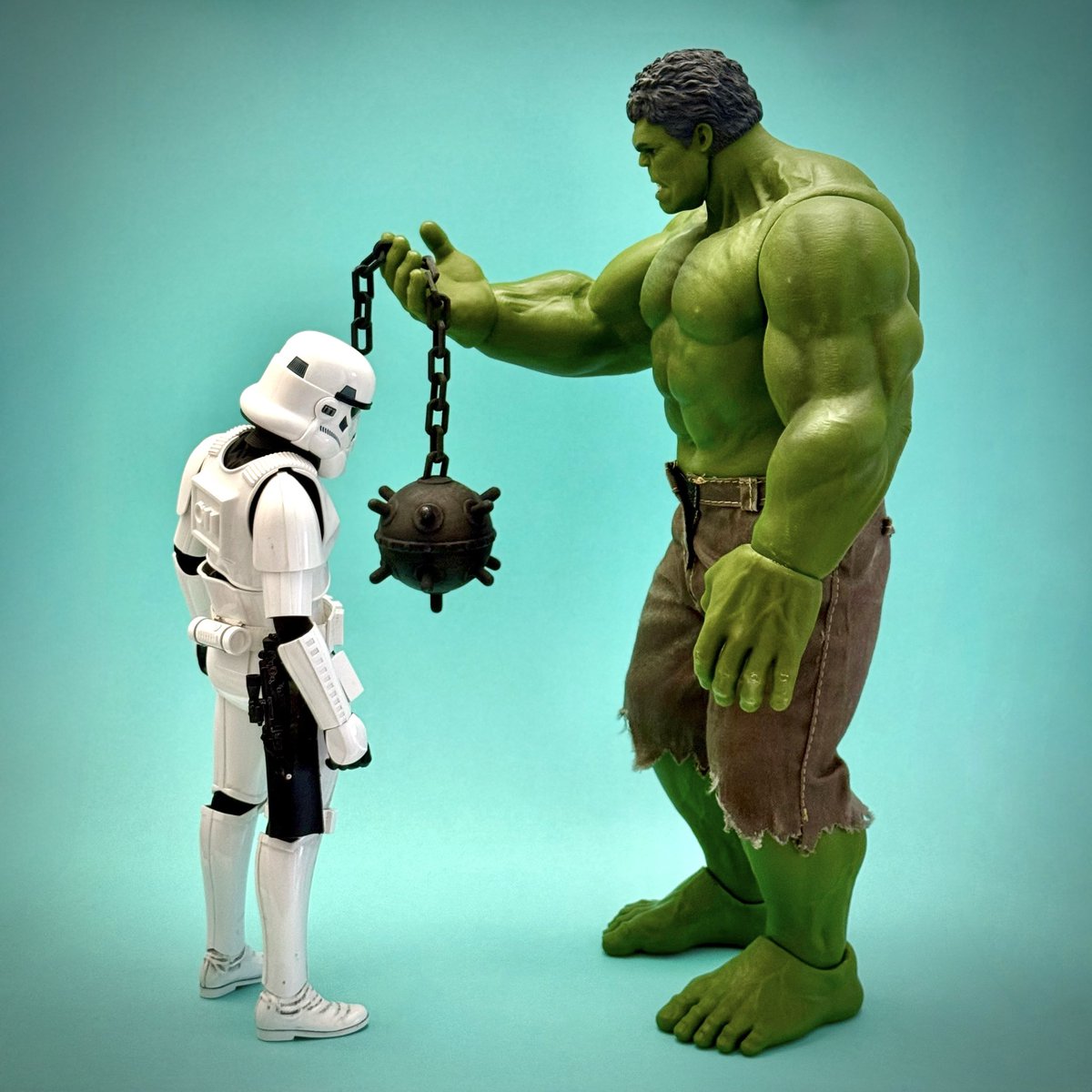 anthoatana's tweet image. Stormy a cru voir un gros miné #hulk #ormuz #marvel #stormtrooper #toyphotography
