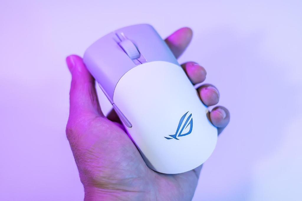 MantekoFox tweet media