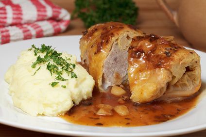 Metzgerei_Engel's tweet image. Steak-Tasche (gefüllt mit Krautsalat) mit Kräuterbutter, Westernkartoffeln &amp;amp; Salat – 9,30 €
 Krautwickel mit Hackfleischfüllung in Bratensoße und Bouillonkartoffeln – 9,50 €

#Dienstag #Steak #Krautsalat #Kartoffeln #Salat #Krautwickel #Hackfleisch #Boullionkartoffeln