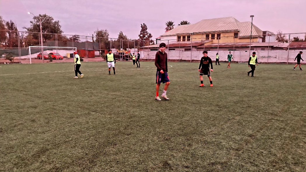 murcirojas_17's tweet photo. Excelente tarde junto a los niños de la Comuna El Bosque. Éxito a todos 💪⚽️🇨🇱 @munielbosque @manuelzunigaok #felizlunes #vamospormas💪 #fé #cefamcondoresdechile #conviccion @saludelbosque https://t.co/o0QSGuHDOz