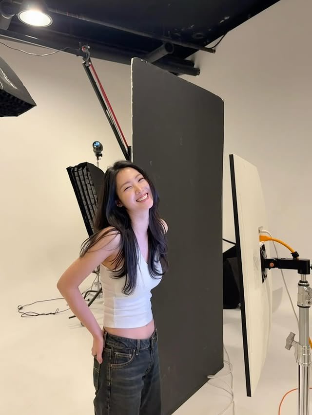 GAWD I CANT BREATHEEEE SHES SO STUNNINGGG