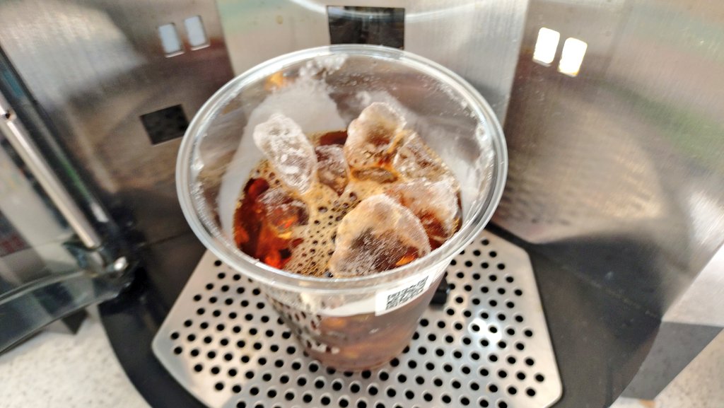 py9AA4HgixtNiu7's tweet image. 暑いのねぇ……

#カワサキ
#KAWASAKI
#Ninja
#ZX10R
#NinjaZX10R
#セブンイレブン
#アイスコーヒー