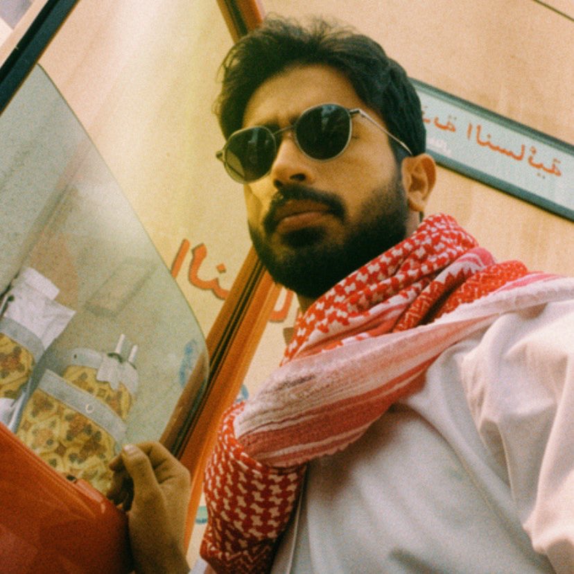 َ tweet media