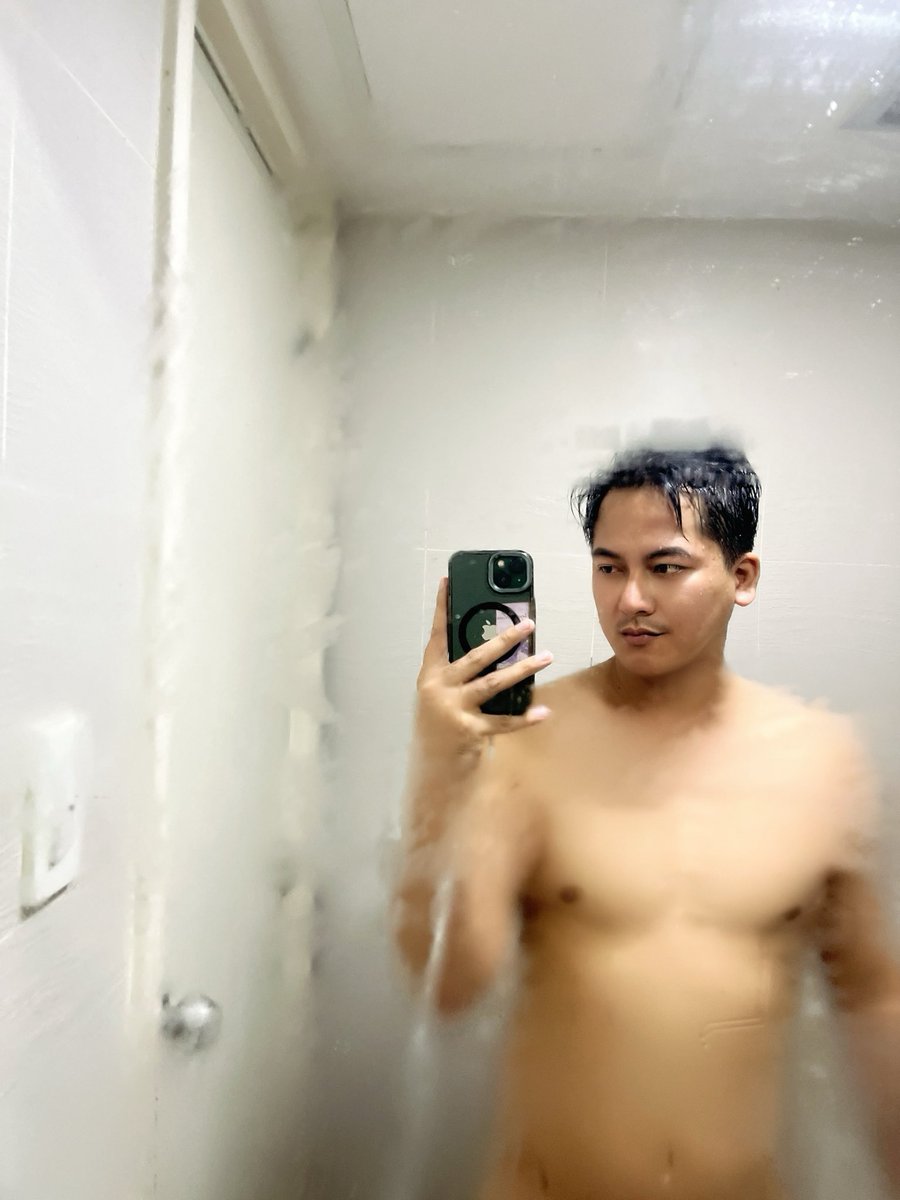 DM_Achilles's tweet photo. Out with the old, in with the gold. ✨ I’ve got a vacant spot for a cute boy who knows how to keep up. Think you can handle the job? https://t.co/57338b1FTr