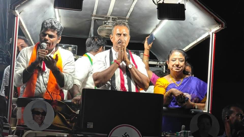 asmaheswaricbe's tweet photo. தொண்டாமுத்தூர் சட்டமன்ற தொகுதி வெற்றி வேட்பாளர், கோவை மண்ணிலே முகிழ்ந்த கோஹினூர் வைரம், கழக தலைமை நிலையச் செயலாளர் மாண்புமிகு S.P.வேலுமணி அண்ணார் அவர்களை ஆதரித்து பா.ஜ.க வின் முன்னாள் மாநில தலைவர மரியாதைக்குரிய திரு.அண்ணாமலை ,IPS அவர்கள் தேவராயபுரத்தில் பரப்புரை மேற்கொண்டபோது... https://t.co/kmQ17u5CTr