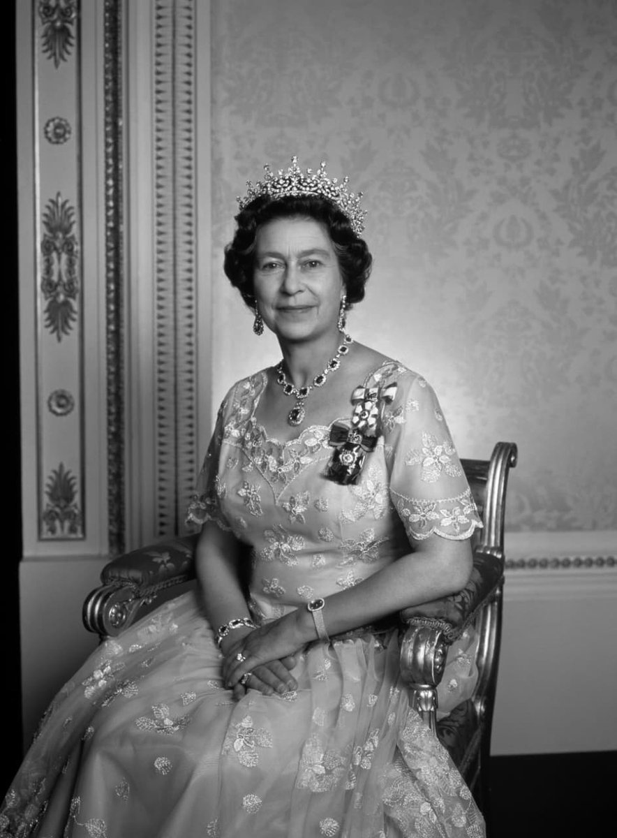 HM_Carolus_III's tweet photo. #OTD 🥹🥹🥹 Happy 100th Birthday to Her Majesty Queen Elizabeth II of Great Britain and Northern Ireland and her other Commonwealth realms 🥳🥳🥳
#queenelizabethii
#happybirthday
#cenetary https://t.co/YzsGkQf4zW