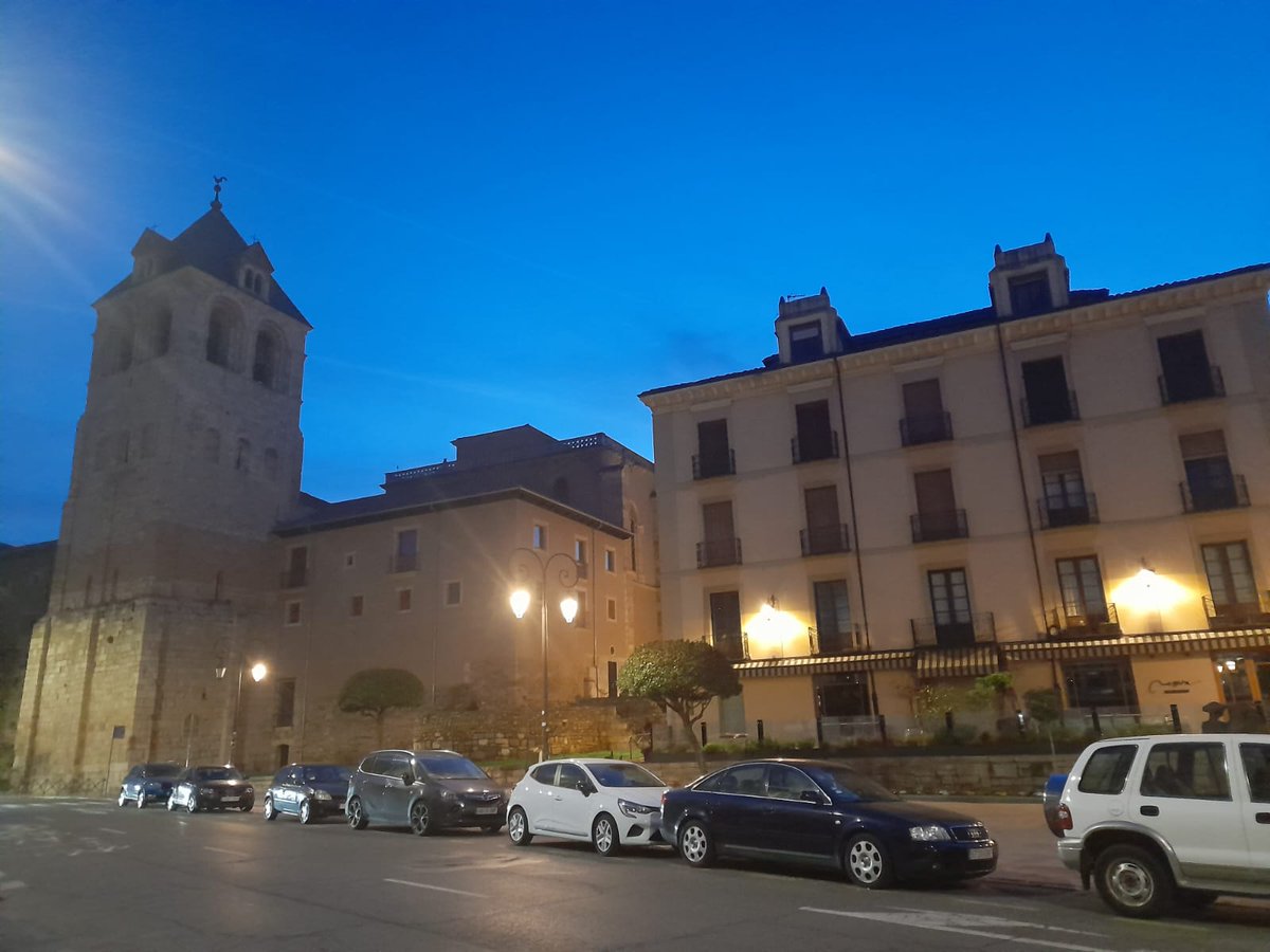 CHIALDIAZ's tweet image. Nubes y claros y 10 grados en #Leon #21abril #poniendolascalles en @rne @radio5_rne @RTVEcyl