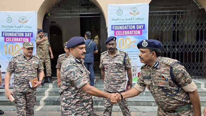 RaviV02's tweet image. CRPF DG visited G/153 Bn CRPF in Kolkata, reviewed facilities, and briefed personnel on ensuring free &amp;amp; fair elections. Stressed strict adherence to ECI guidelines and interacted with troopers over high tea. 🇮🇳
#CRPF #FreeAndFair