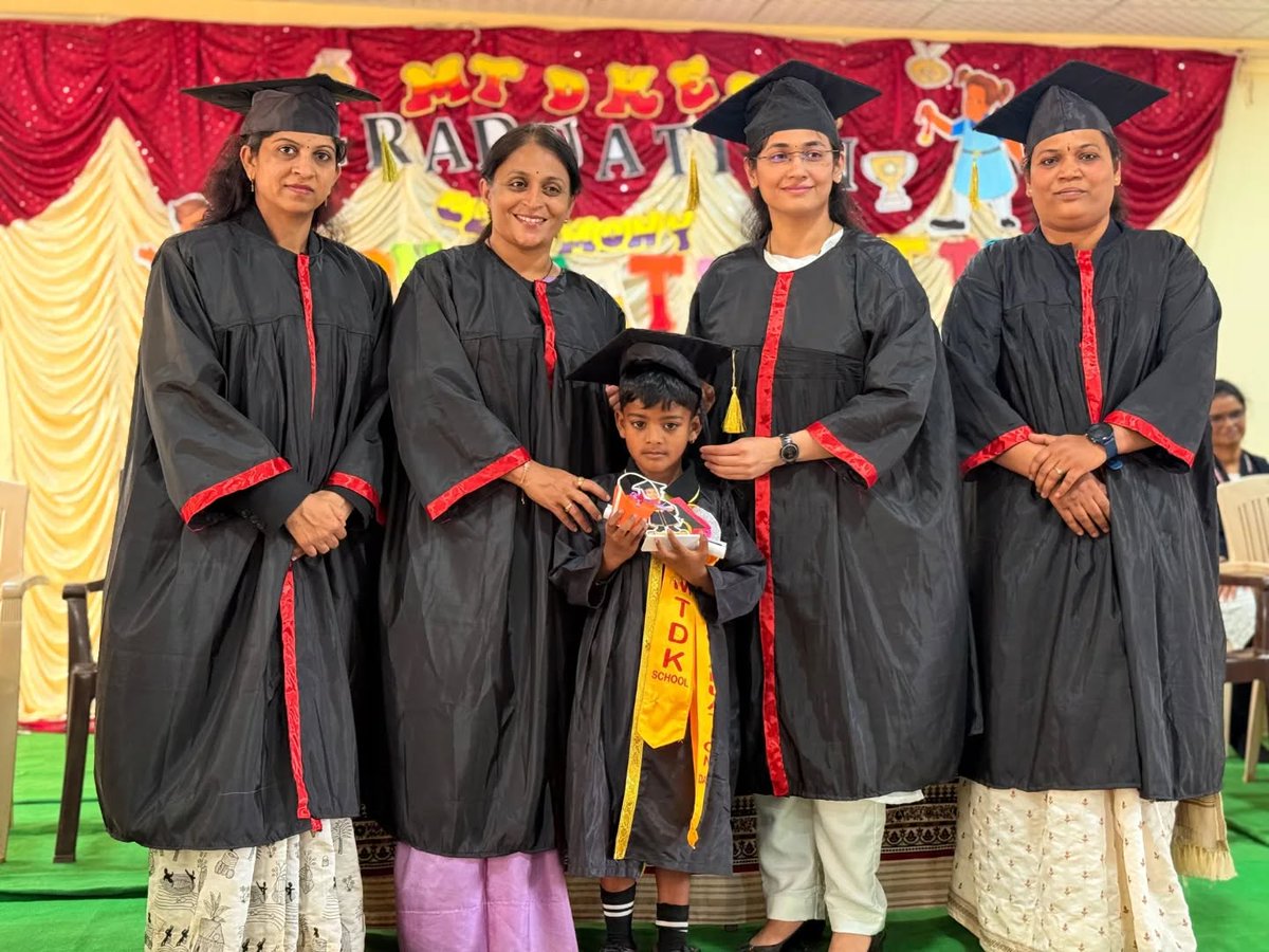 SwatiSKhade's tweet image. या विशेष क्षणी उपस्थित राहून कार्यक्रम अधिक संस्मरणीय बनवणाऱ्या सर्व पालकांचे व शिक्षक वर्गाचे मनःपूर्वक आभार.
आपल्या लहानग्या विद्यार्थ्यांना उज्ज्वल आणि यशस्वी भविष्यासाठी मनःपूर्वक शुभेच्छा!
#GraduationDay #LittleGraduates #NewBeginnings #MTDK #swatikhade