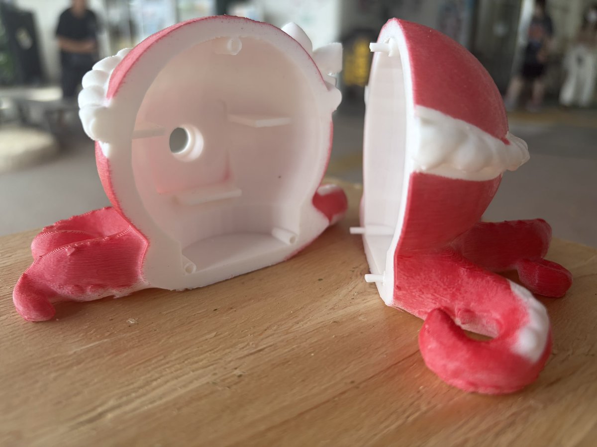 nishikohh's tweet image. タコ太くん、ついに初出勤🐙
でも中身はまだ空っぽw（カメラキット待ち）
これから命が入る予定です。
地獄のPBL再び🔥成長記録、よかったら見守ってください。
#タコ太くん #PBL #IoT