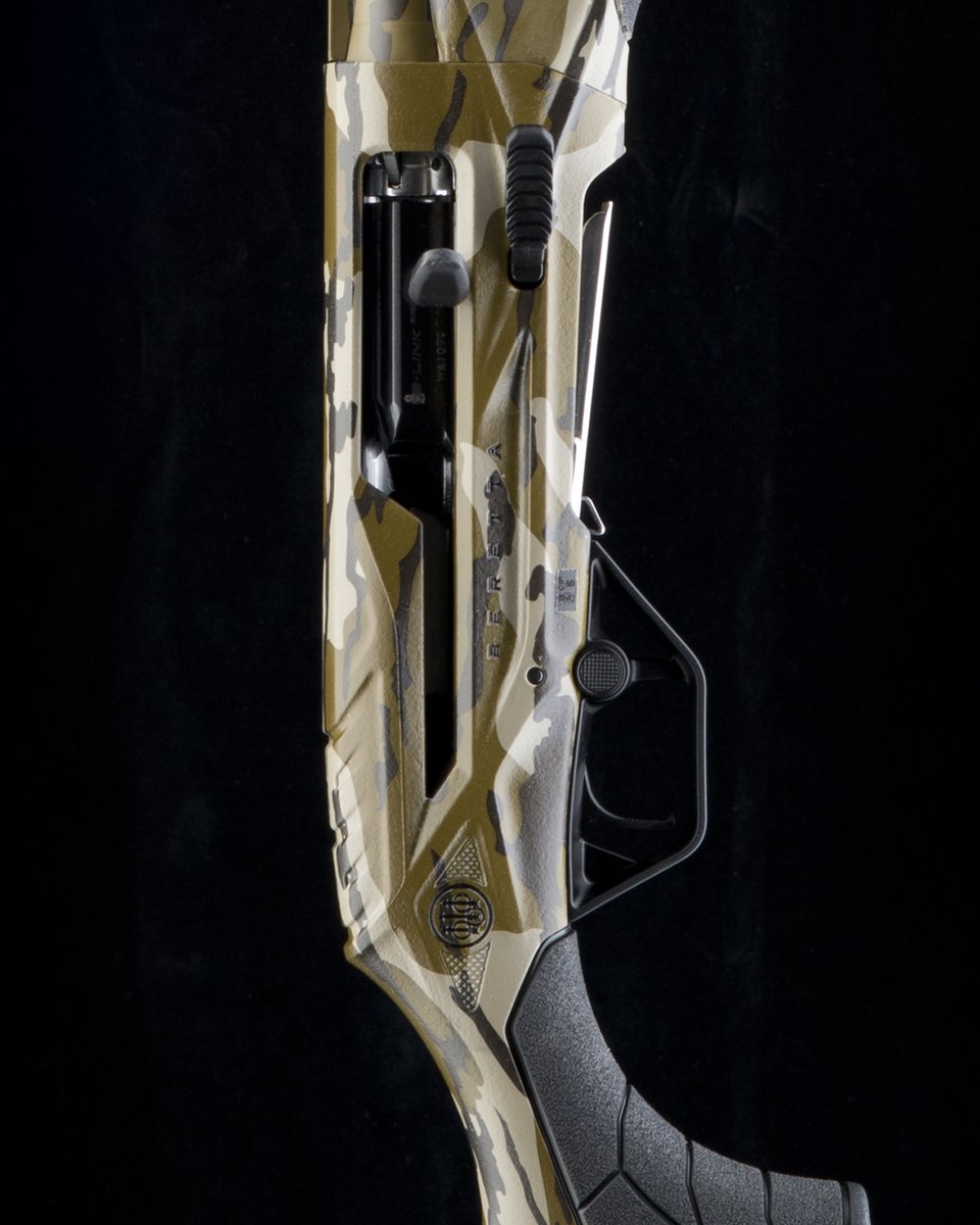 beretta_japan_'s tweet photo. BERETTA『 AX800 Suprema 』
色:Mossy Oak Original Bottomland
立ち木が並ぶ水辺も遮蔽物のない泥湿地も、AX800 Supremaがあればどんな環境での狩猟にも対応可能です。#BERETTA #AX800 https://t.co/H7PbCaoKxv
