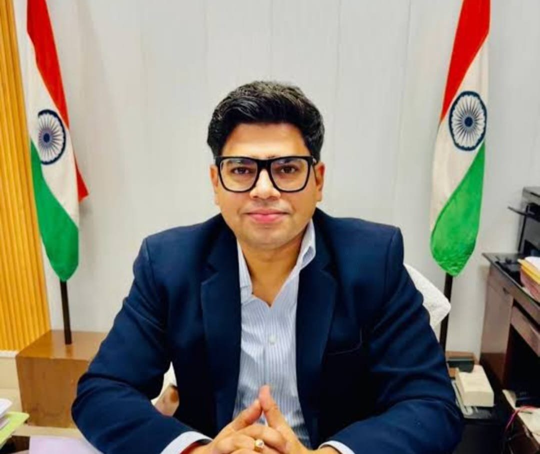 NipunBharatNews's tweet image. #IAS Ghanshyam Meena #DM Hamirpur has been appointed as the new #District Magistrate of Unnao !!