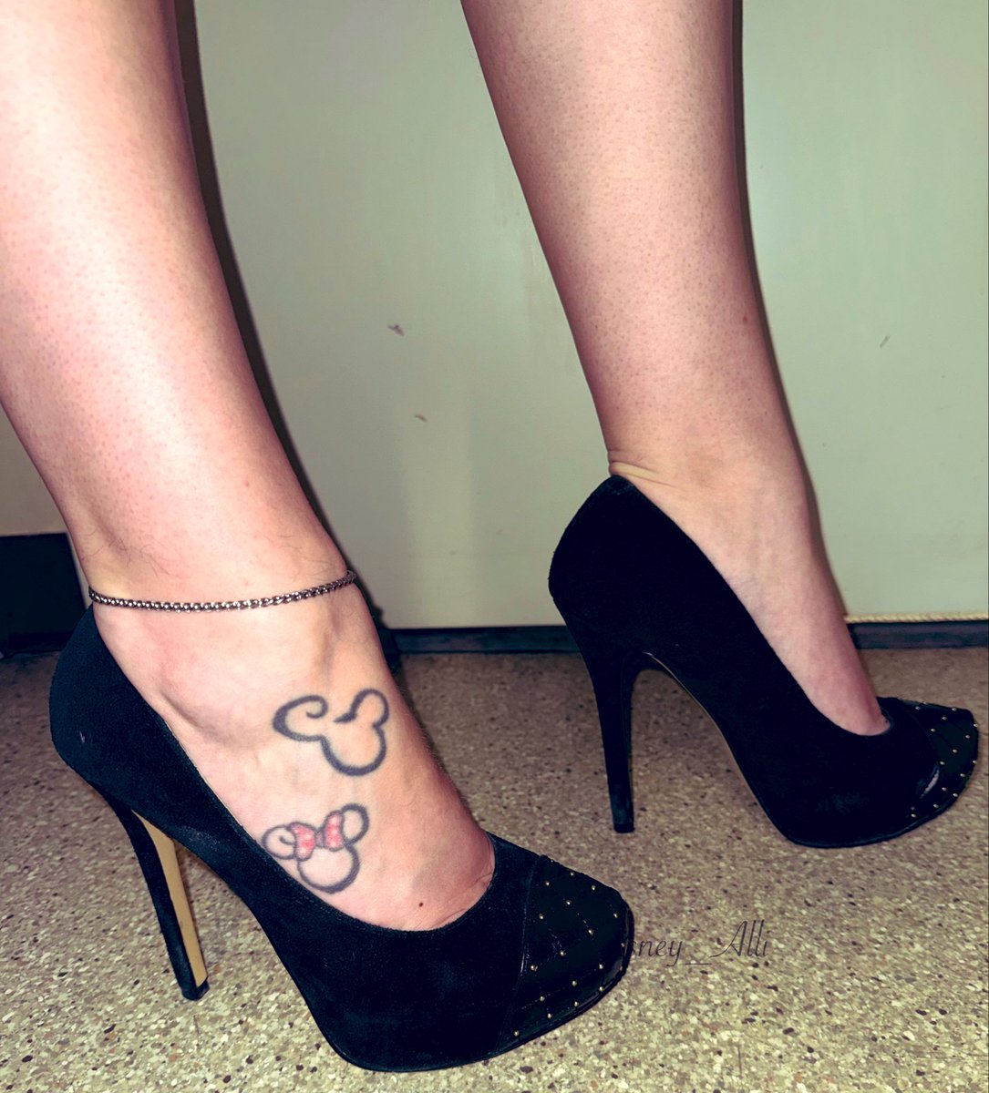 Disney_Alli's tweet image. Platforms from Friday (yes I’m way behind) #shoes #shoefie #shoesoftheday #sotd #outfitoftheday #ootd #highheeledshoes #pumps #highheellife #highheellover #highheeladdict #shoelover #shoefreak #shoeporn #shoewhore #shoeaddict #shoeaholic #shoeaddiction #heelsporn #heels #showoff