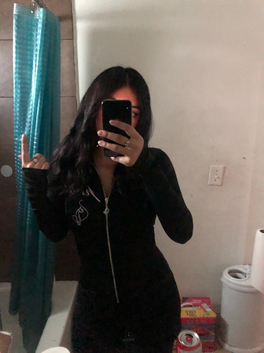 ElizabethG94008's tweet image. All black outfit🤭🤭🤭#bodyshape #natural #style